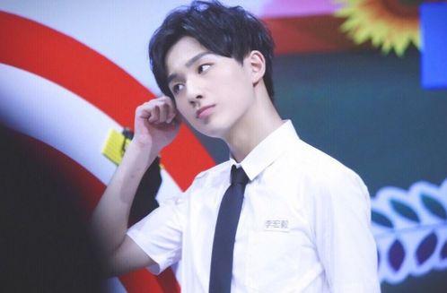 李宏毅恋情爆料最新消息,神秘女友身份引热议  第3张